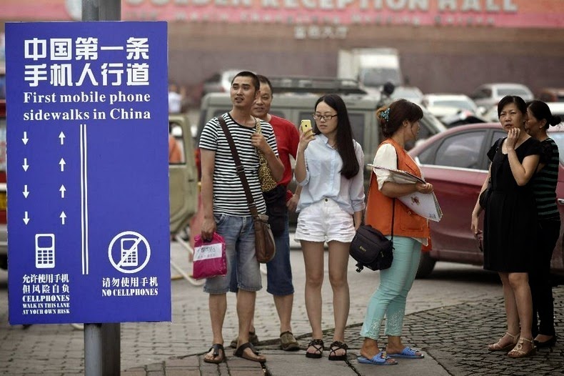 Väg för mobilanvändare i Chongqing i Kina