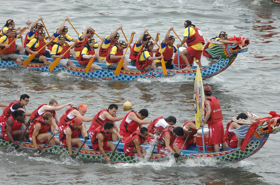 Dragon Boat Festival firas inte bara i Kina utan även på andra platser som här i Singapore